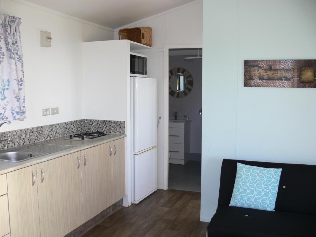 Oakura Beach Holiday Park Стая снимка
