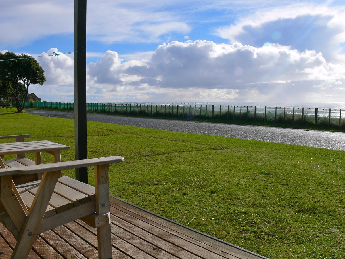 Oakura Beach Holiday Park Екстериор снимка