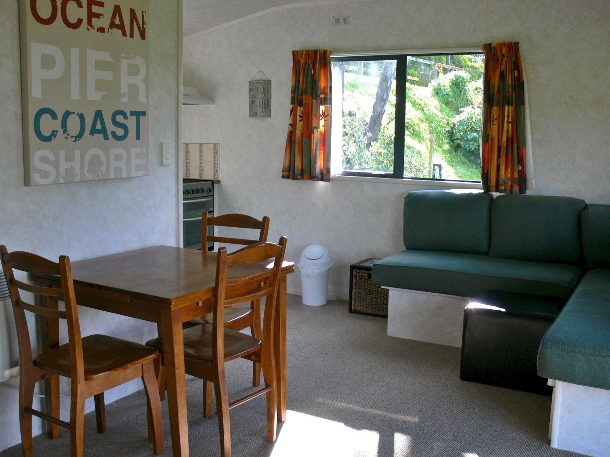 Oakura Beach Holiday Park Екстериор снимка