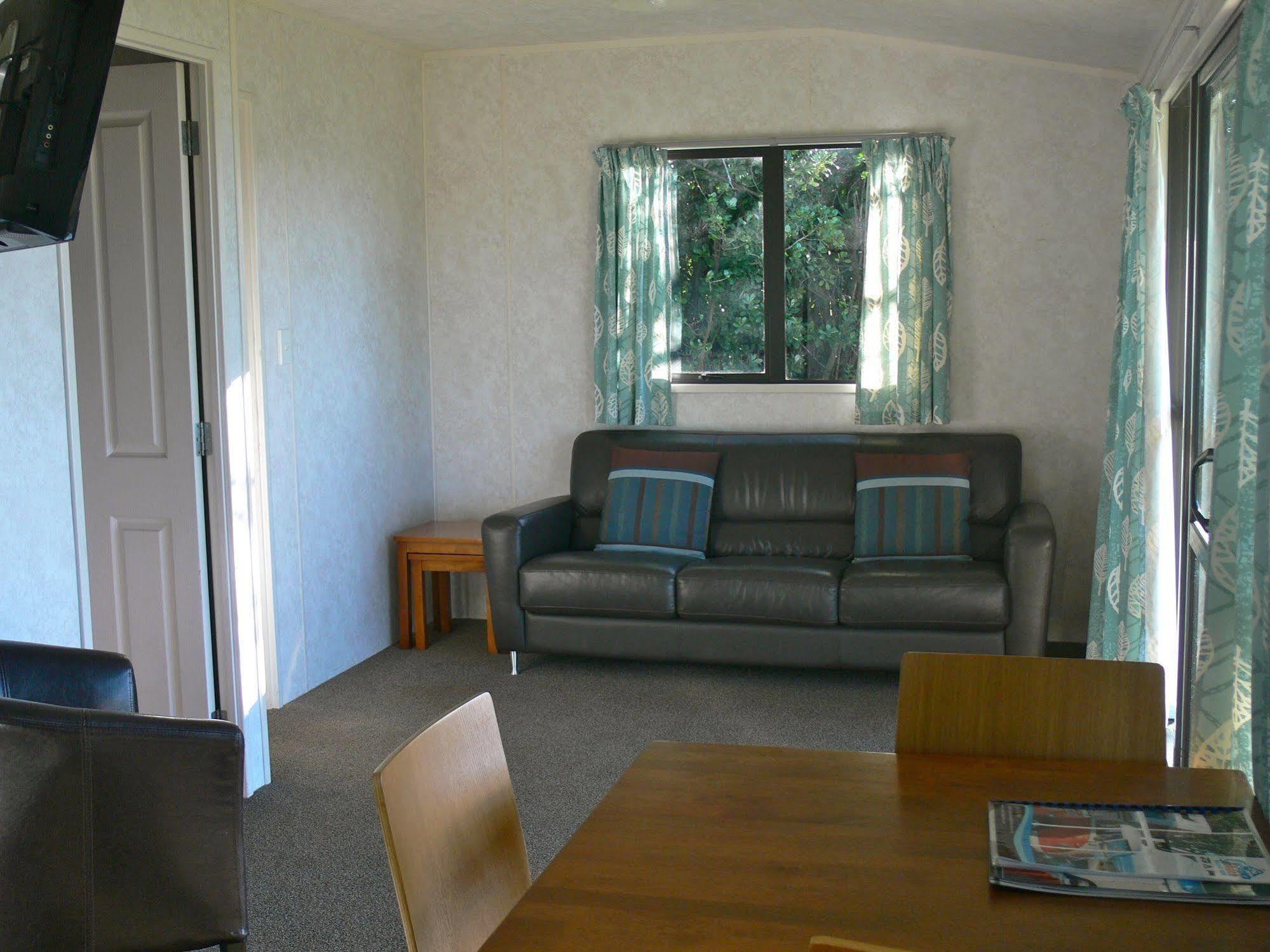 Oakura Beach Holiday Park Екстериор снимка