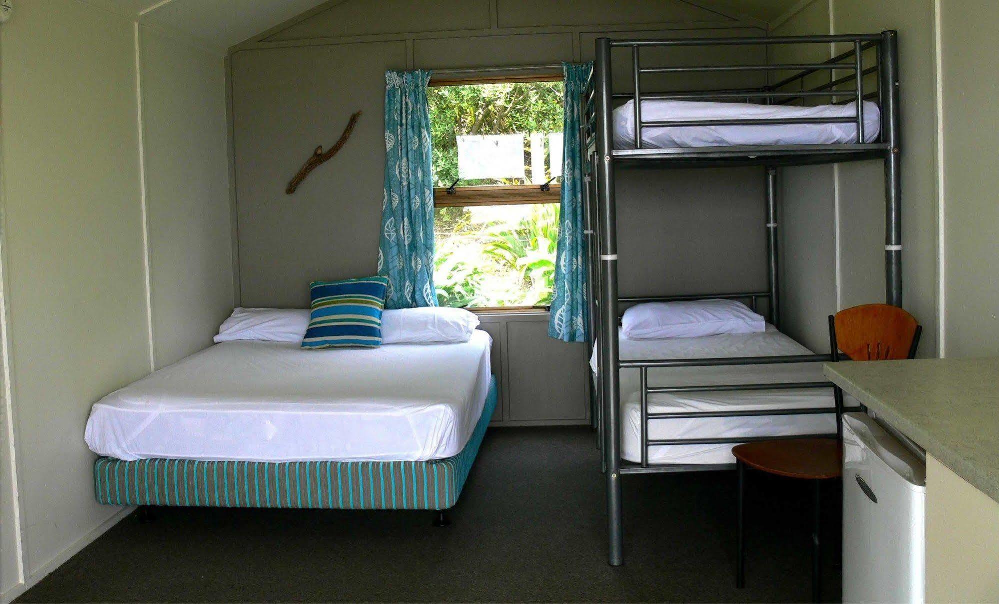 Oakura Beach Holiday Park Екстериор снимка