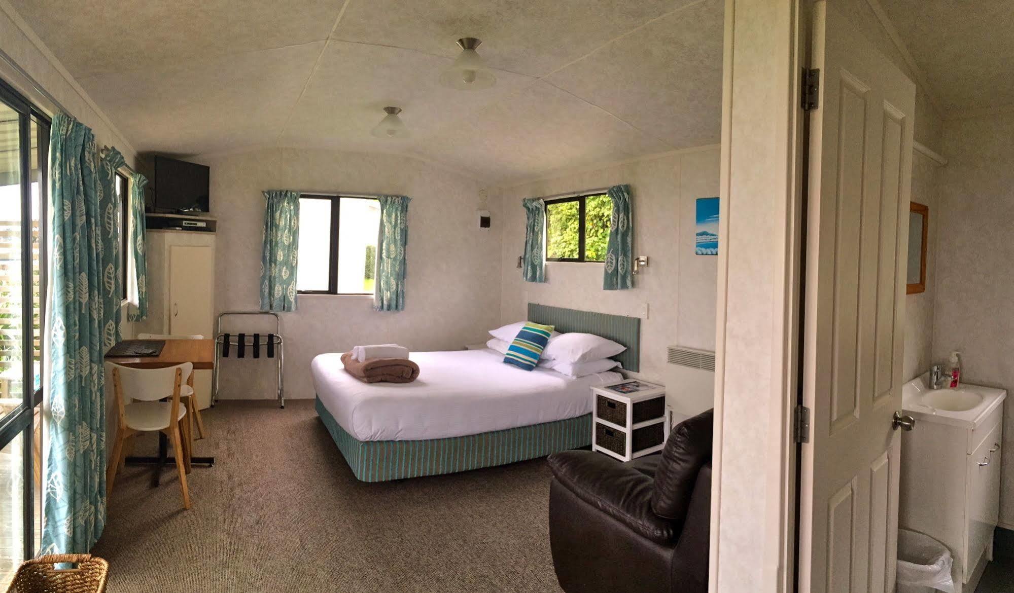 Oakura Beach Holiday Park Екстериор снимка