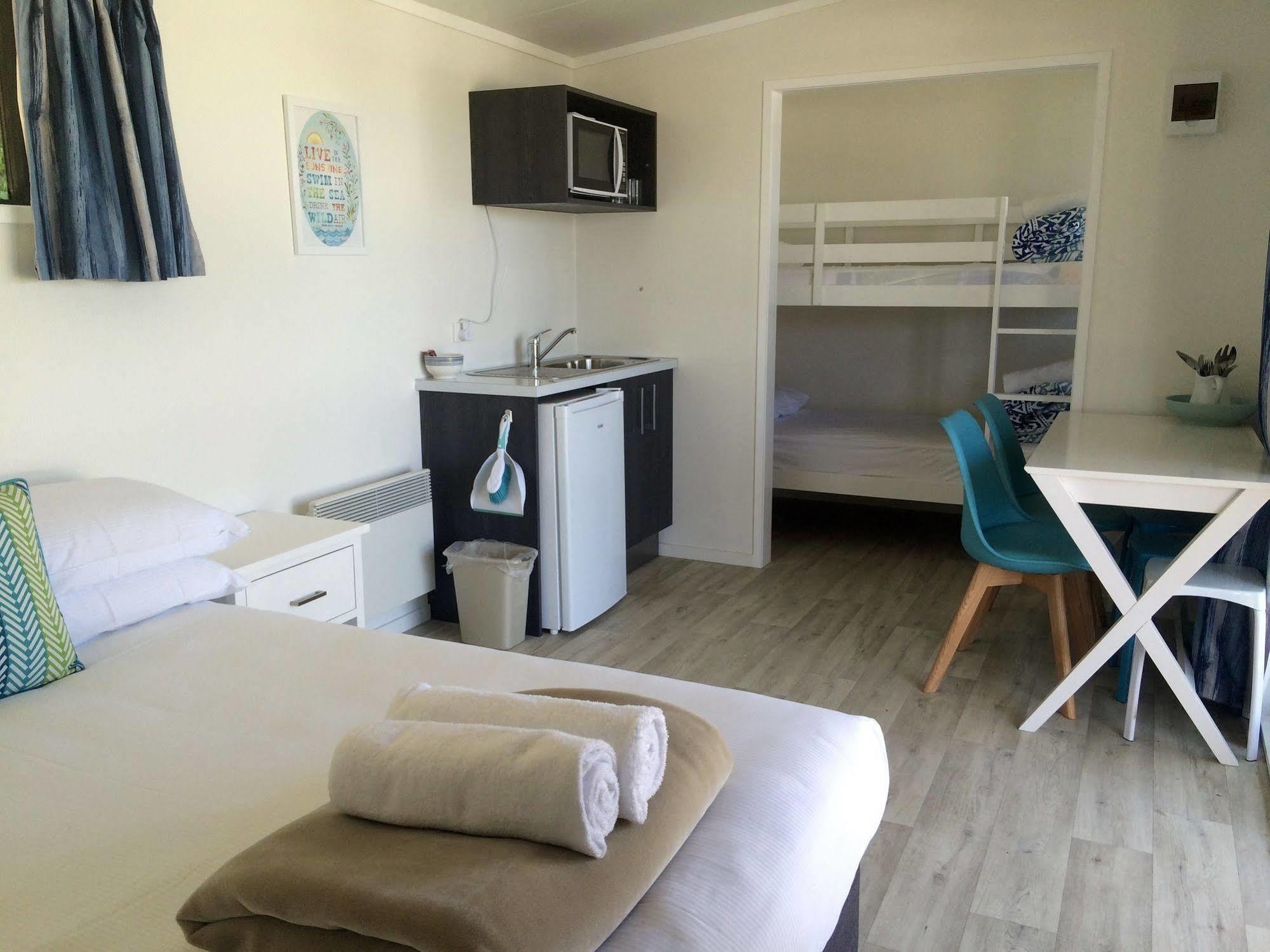 Oakura Beach Holiday Park Екстериор снимка