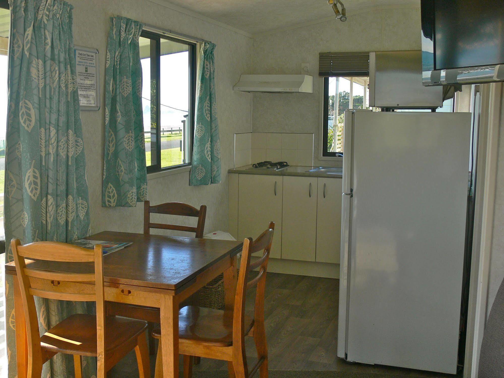 Oakura Beach Holiday Park Екстериор снимка